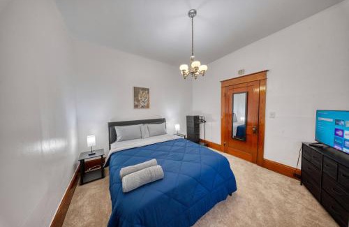 Carbondale Apartment | Charming 2-Bedroom, 1-Bath Getaway