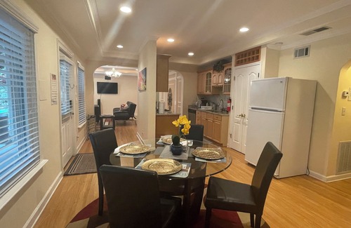 Johns Creek House | Charming 2-bedroom 1 bath, Livingroom, full kitchen, WiFi & AC in Alpharetta.
