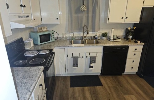 Davenport House | Charming 2 bedroom, 2.5 bath, for your peace and tranquil temporary living