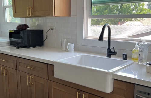 North Central Apartment | Charming 2-bedroom apartment with WiFi and AC in wonderful Pasadena