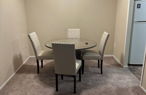 Overlea Apartment | Charming 2-bedroom apartment in fantastic Overlea with AC