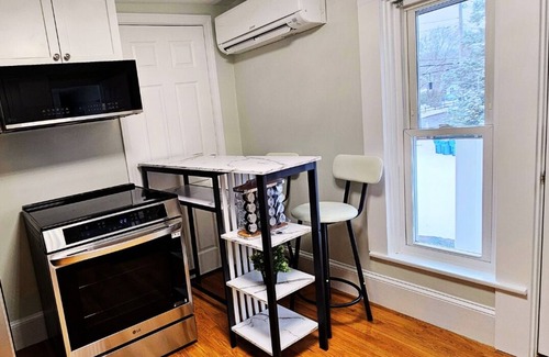 Canton Apartment | Charming 2-bedroom apartment with WiFi, AC in superb Canton