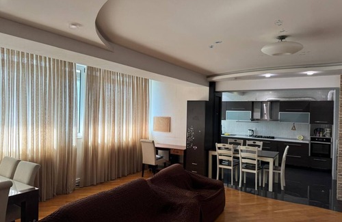 Nasimi Apartment | Charming 2-bedroom apartment in delightful Baku with AC, WiFi