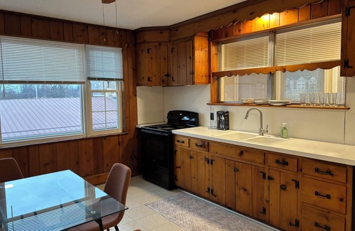 Stonybrook-Wilshire Apartment | Charming 2-bedroom apartment with WiFi and AC in fabulous York