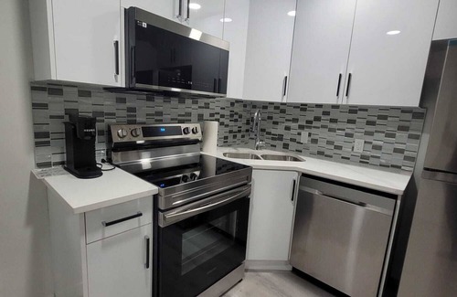 Northwest Edmonton House | Charming 2-bedroom basement in superb Edmonton with WiFi near WEM