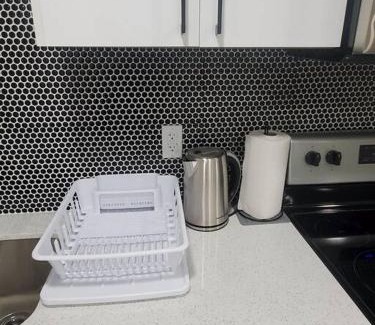 Northeast Edmonton Apartment | Charming 2-Bedroom Basement Oasis Sleeps 5,Size-150sqm, Netflix, family friendly
