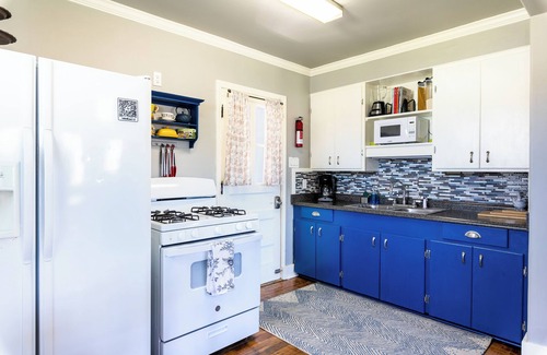 Thibodaux House | Charming 2-bedroom bungalow with lots of outdoor space to enjoy in Thibodaux