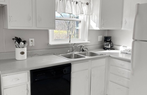 Rehrersburg House | Charming 2-bedroom bungalow with AC, WiFi in nice Bethel