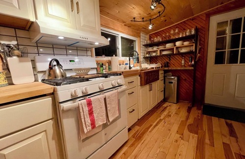 Gilboa Cabin | Charming 2-bedroom cabin in enchanting Gilboa with WiFi