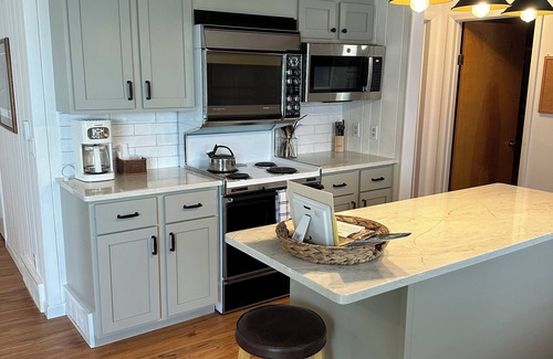 Mullett Lake Cottage | Charming 2-bedroom cottage in marvelous Cheboygan with WiFi, AC