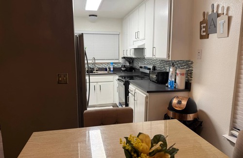 Hercules Condo | Charming 2-bedroom condo with AC and WiFi in wonderful Hercules