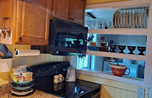 Micanopy Cottage | Charming 2-bedroom cottage in nice Orange Lake with AC, WiFi