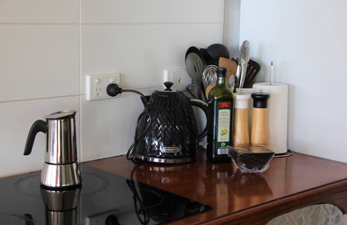 Poowong Cottage | Charming 2-bedroom cottage with open fire and stunning view in Poowong