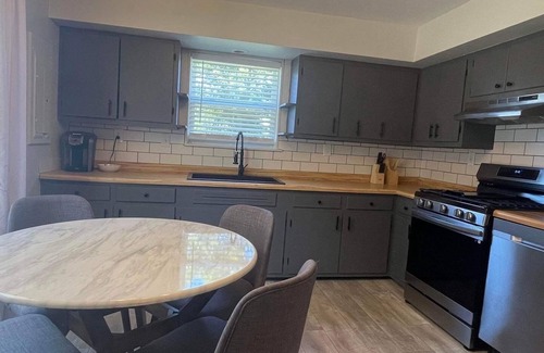 Fremont Cottage | Charming 2-bedroom cottage with lake and beach access and large yard.