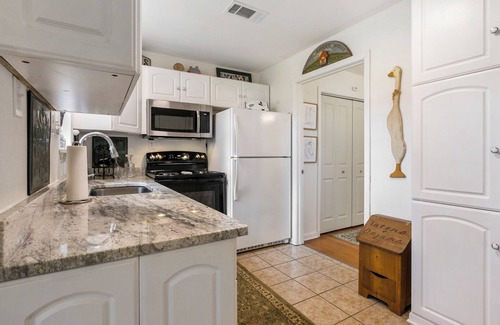 Folsom Cottage | Charming 2-bedroom cottage in lovely Folsom with WiFi, AC and gorgeous views