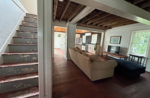 Woodstock House | Charming 2-bedroom country village house with AC in East Woodstock