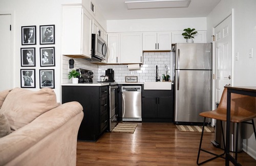 Medical District Apartment | Charming 2-bedroom downtown apartment with WiFi, AC, & Free Parking