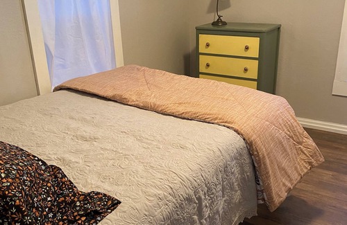 Edgar Other | Charming 2-bedroom farmhouse with WiFi and AC in Park City