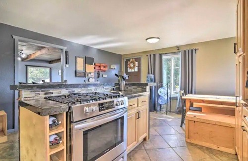 Washougal Other | Charming 2-bedroom farmhouse in the Columbia Gorge close to outdoor attractions
