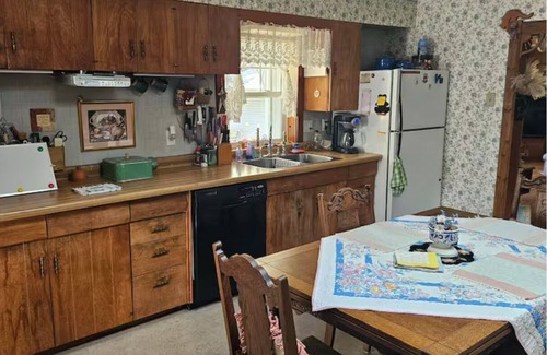 Houston County Other | Charming 2-bedroom farmhouse with WiFi, AC in enchanting Houston