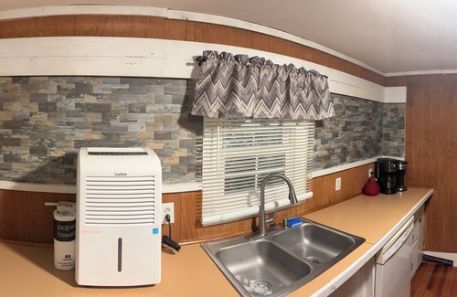 Hiltons Cabin | Charming 2-bedroom fishing cabin in brilliant Gate City with AC, WiFi