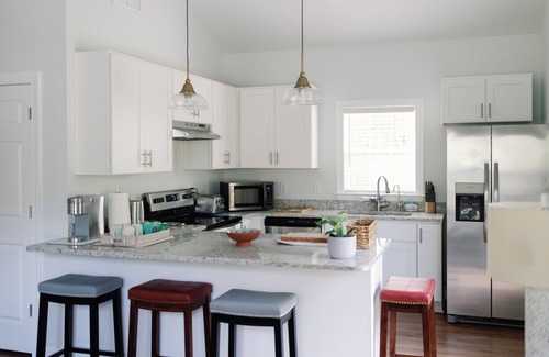 Ogden House | Charming 2-bedroom Guesthouse with WiFi, AC in fabulous Wilmington