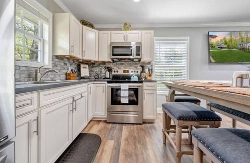 Eagle Rock House | Charming 2-bedroom house with AC, WiFi in tranquil Eagle Rock