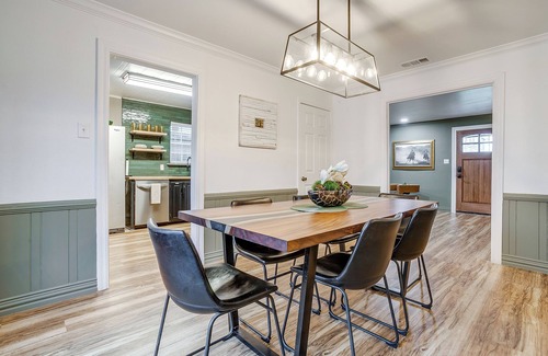 Fort Worth Cultural District House | Charming 2-bedroom house in amazing Fort Worth with WiFi, AC, King Bed