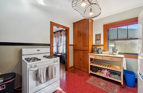 Union Park House | Charming 2-bedroom house in nice Saint Paul with WiFi, AC