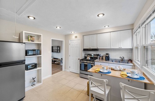 Oxon Hill-Glassmanor House | Charming 2-bedroom house with AC, WiFi in quaint Oxon Hill