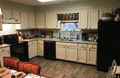 Summerton House | Charming 2-bedroom home- Lake Marion-North Santee with WiFi, AC