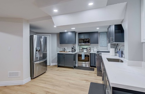 Hamilton Apartment | Charming 2-bedroom house basement apartment with AC in Hamilton
