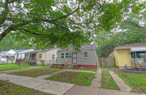 Detroit House | Charming 2-bedroom house with AC, WiFi in brilliant Detroit