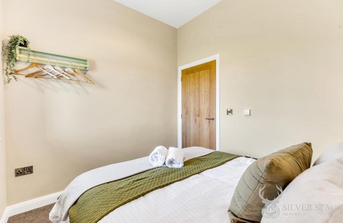 Snarestone Apartment | Charming 2 Bedroom Limestone Lodge Perfect for Families