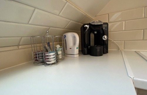 Finchley Apartment | Charming 2 bedroom North London - 8mins walk to Underground