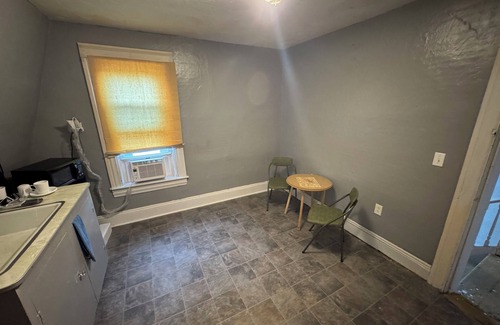 Jackson House | Charming 2-bedroom Private Upstairs Loft in house in enchanting Jackson