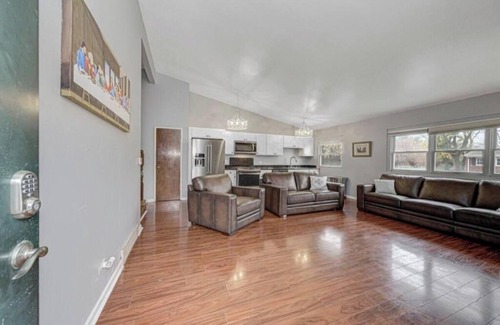 Villa Park House | Charming 2-bedroom townhome with WiFi and AC in Villa Park