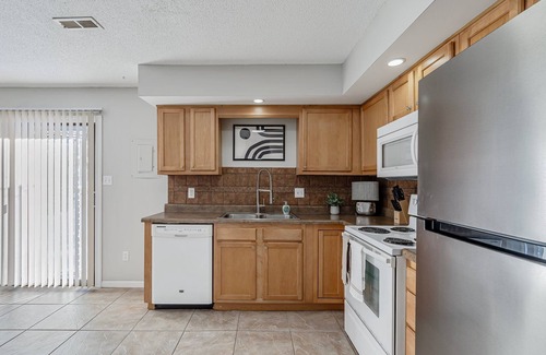 Columbia House | Charming 2-bedroom Townhome- Close Proximity