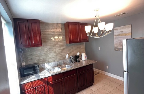Kenner - Louis Armstrong International Airport House | Charming 2-bedroom townhome 5 mins from Airport