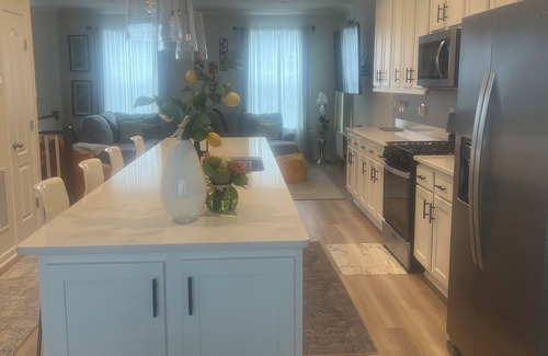Laurel House | Charming 2-bedroom townhome in Laurel with WiFi and AC