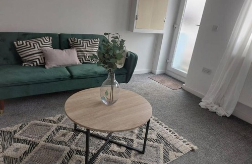 Tredegar House | Charming 2 BedRoom Tredegar Gem. Sleeps 4