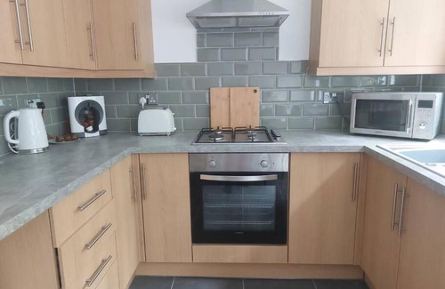 Tredegar House | Charming 2 BedRoom Tredegar Gem. Sleeps 4