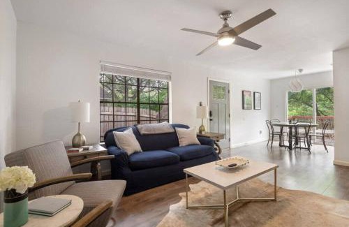 South Manchaca House | Charming 2 bedroom unit with large yard