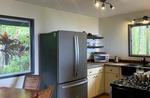 Honaunau-Napoopoo Apartment | Charming 2-bedroom apartment on beautiful farm in Honaunau with WiFi