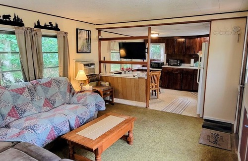 Indian River House | Charming 2-bedroom mobile home with WiFi, AC in pleasant Indian River