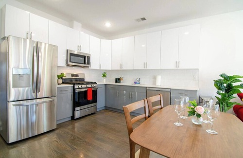 Communipaw Apartment | Charming 2 bedroom apartment with WiFi AC in terrific Jersey City