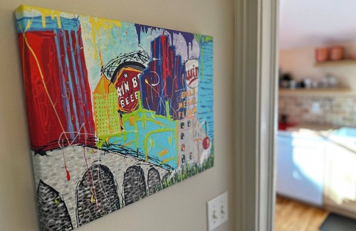 Northeast Minneapolis Arts District Apartment | Charming 2-bedroom apartment in fabulous Minneapolis with AC, WiFi