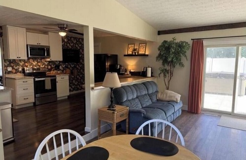 Mount Gilead House | Charming 2-bedroom house in Mount Gilead with Hot Tub and Fire Pit