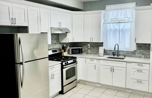 North Bergen Apartment | Charming 2-bedroom apartment in cool North Bergen with WiFi, AC