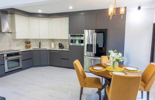 North Miami House | Charming 2-bedroom house in welcoming North Miami with WiFi, Pool,WFH,Golf